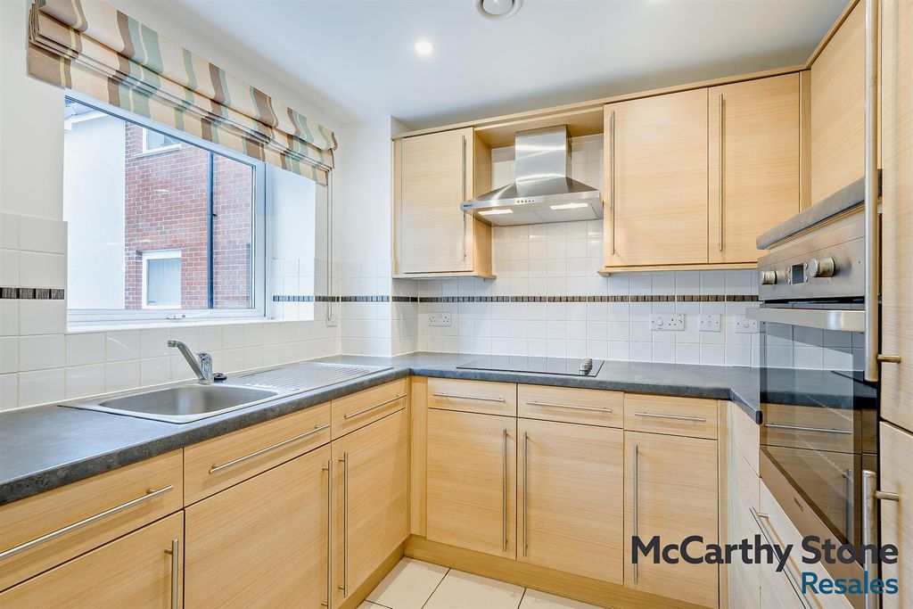 Property photo 2 of 10 8678165-Interior09-800.Jpg