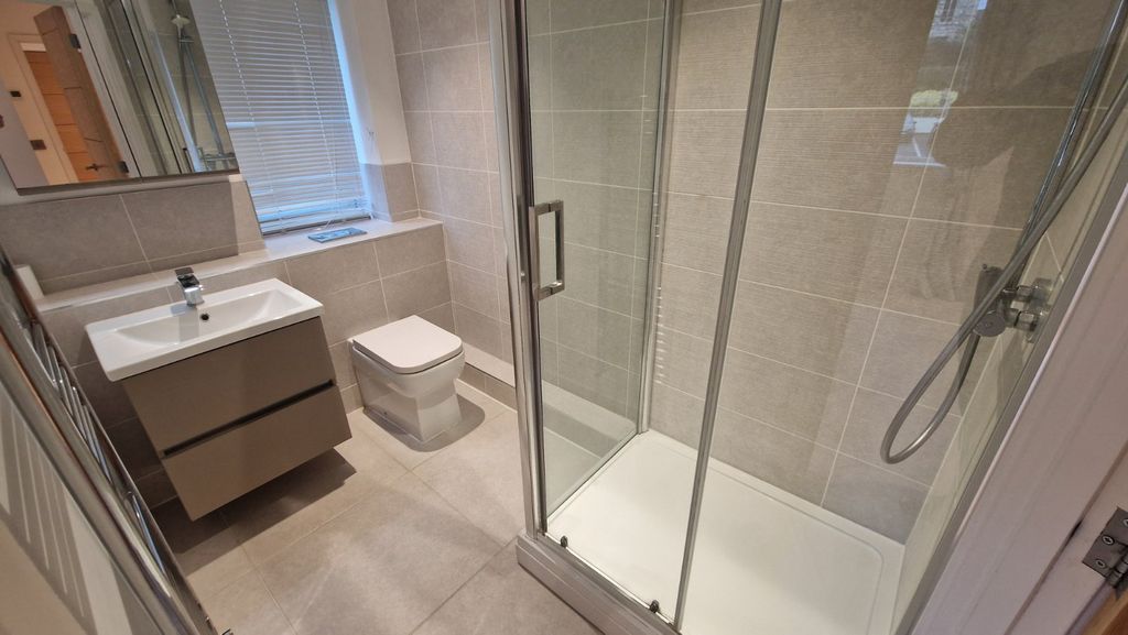 Additional image 6 of 2 bed flat to rentWightwick Court, Wolverhampton, West Midlands WV6