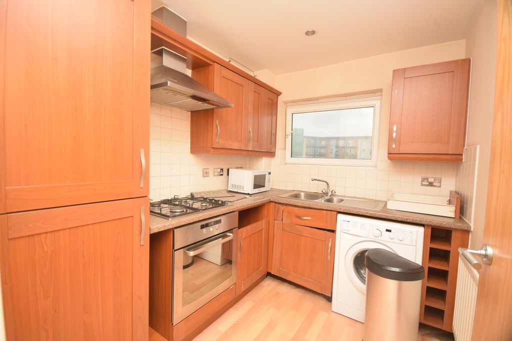 Property photo 2 of 10 Kitchen