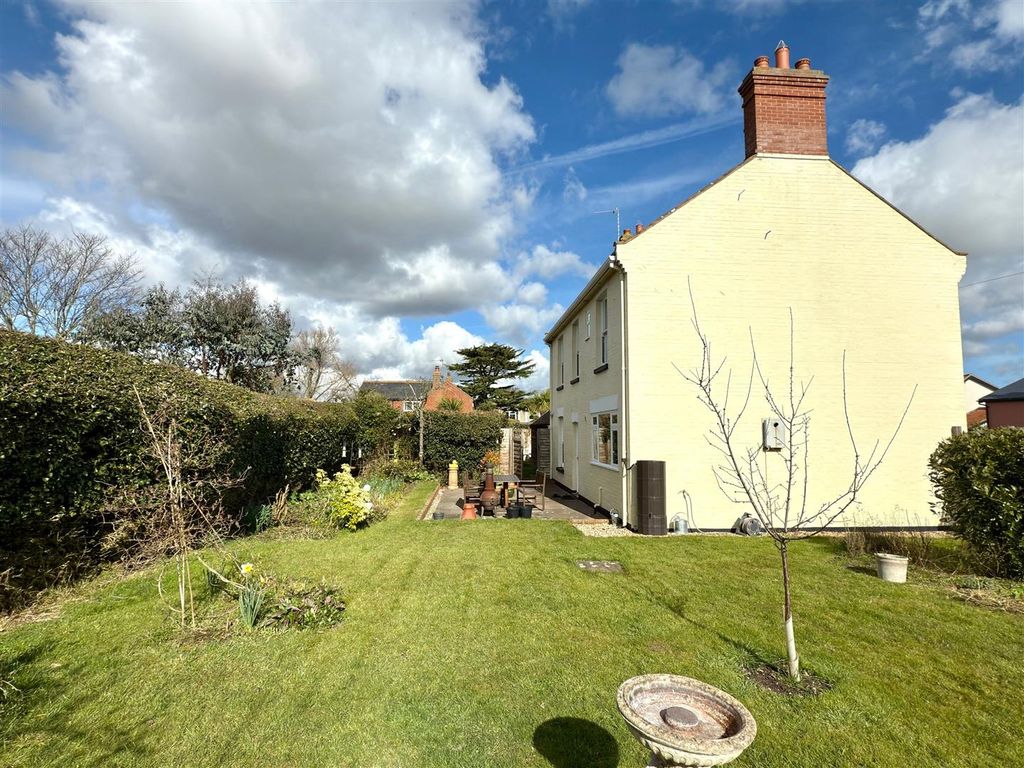 Property photo 2 of 33 Main Garden.Jpg