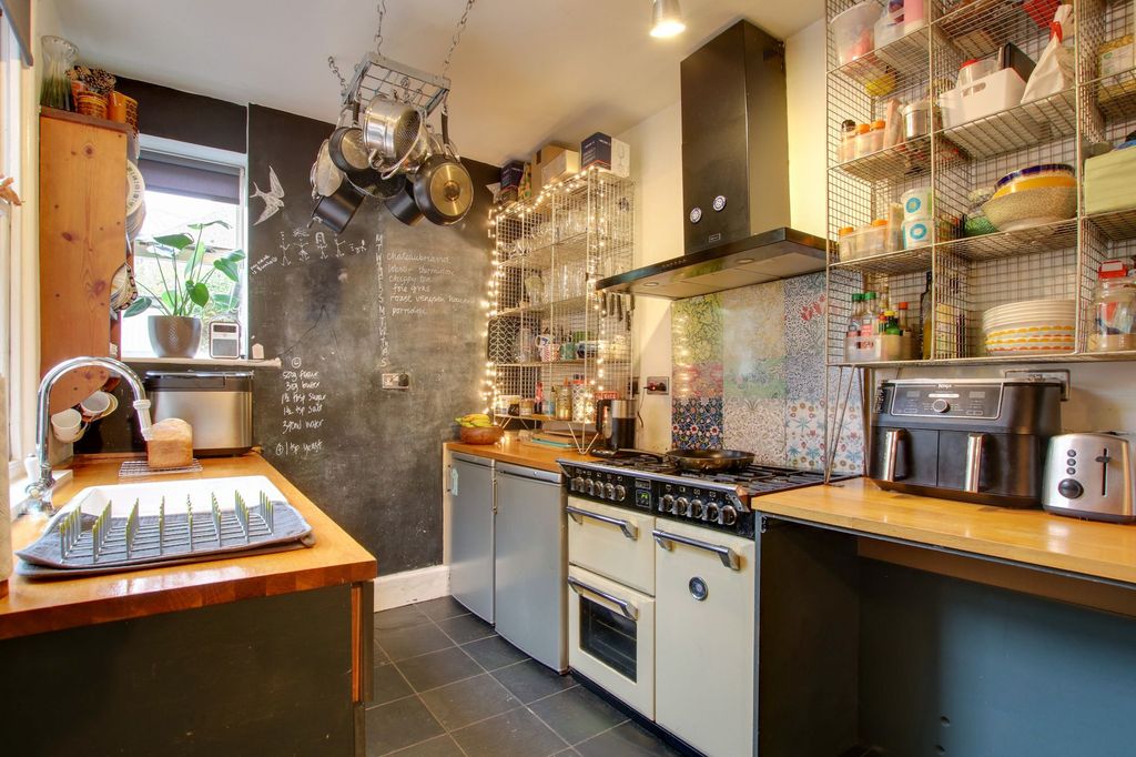 Property photo 3 of 43