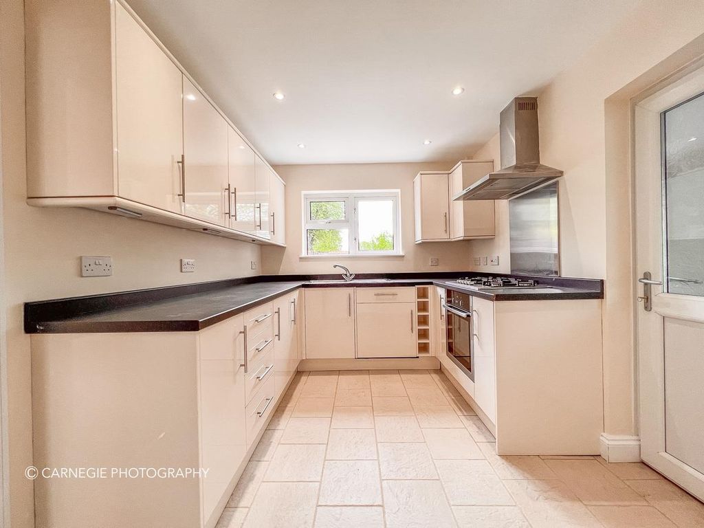 Property photo 3 of 15 Kitchen