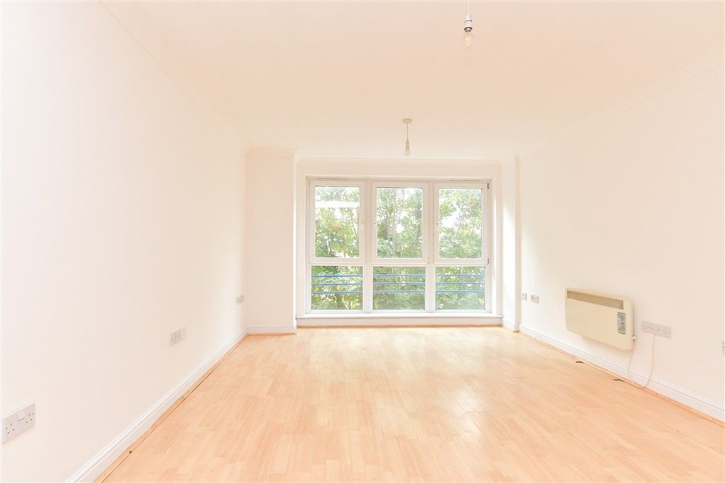 Property photo 3 of 7 Kitchen/Lounge/ Dining Area