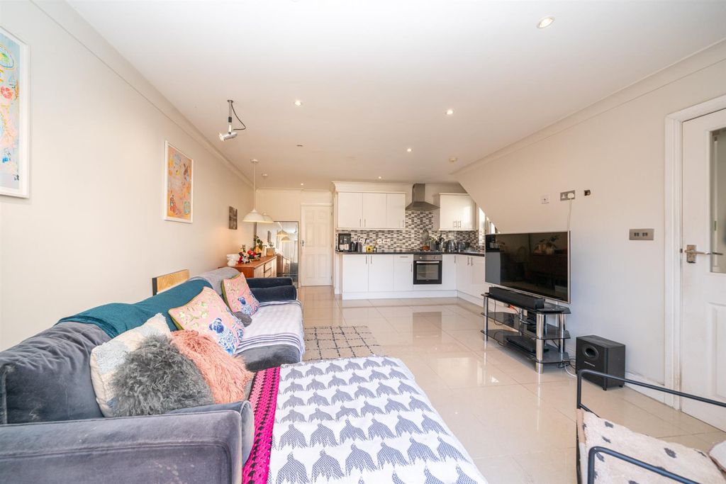 Property photo 2 of 16 Lounge/ Kitchen Area