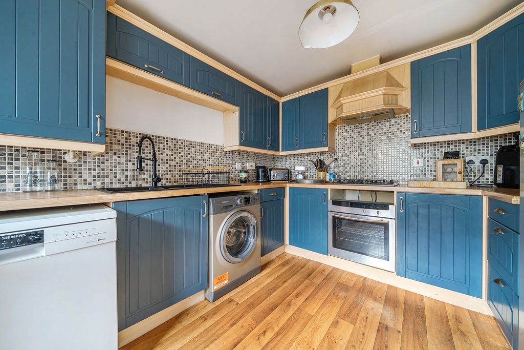 Property photo 3 of 21 1409964-11-698c81Ef16Bf7