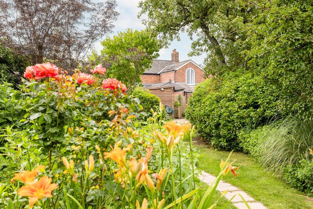 Property photo 3 of 19 3Waterloocottages-1.Jpg