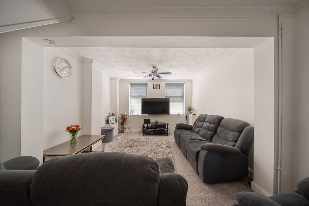 Property photo 2 of 14 5012282