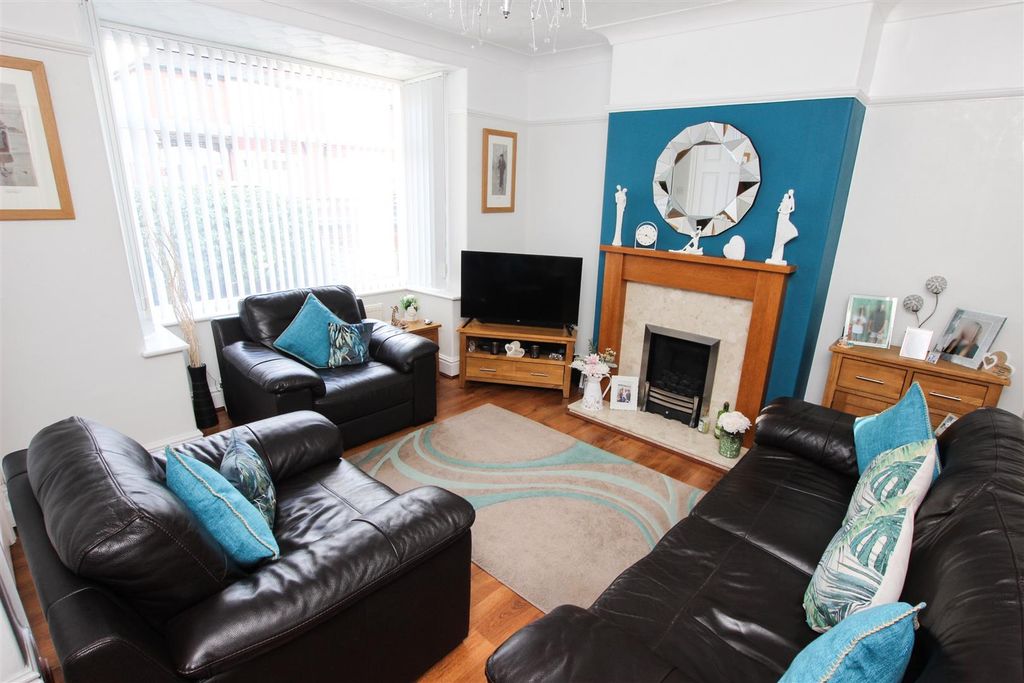 Property photo 2 of 15 Lounge