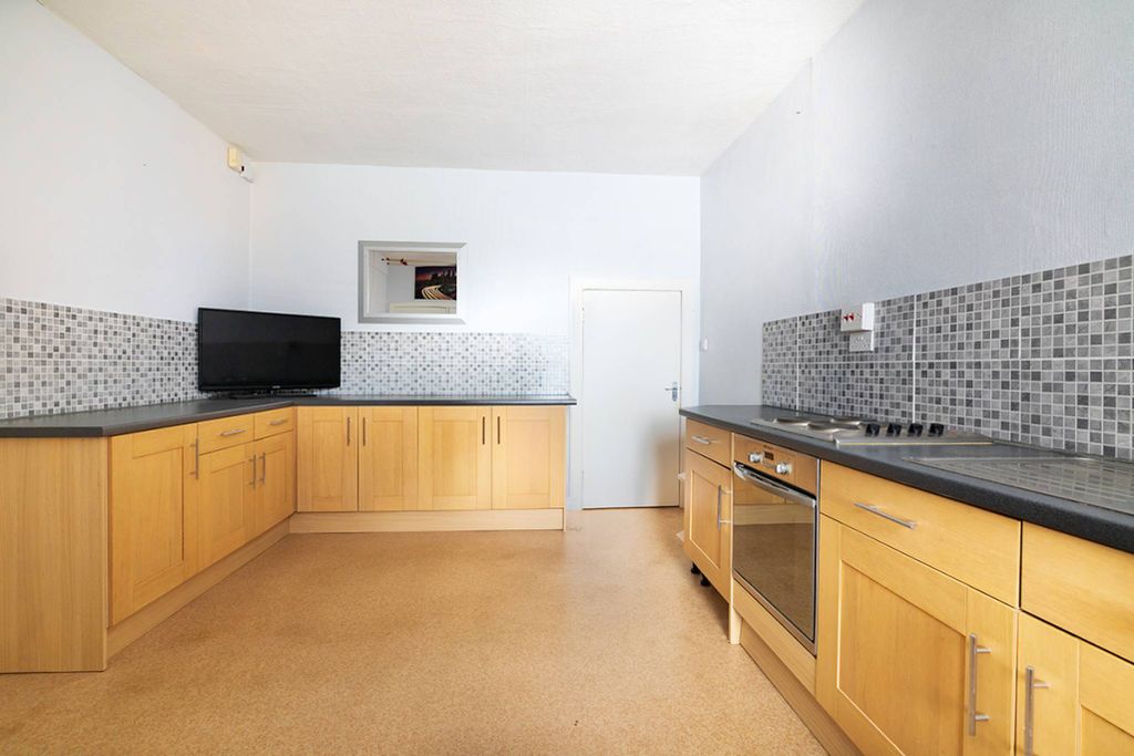 Property photo 2 of 24