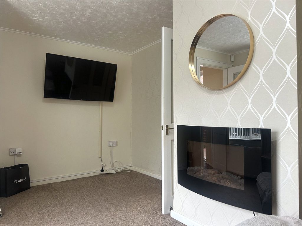 Property photo 2 of 16 Lounge