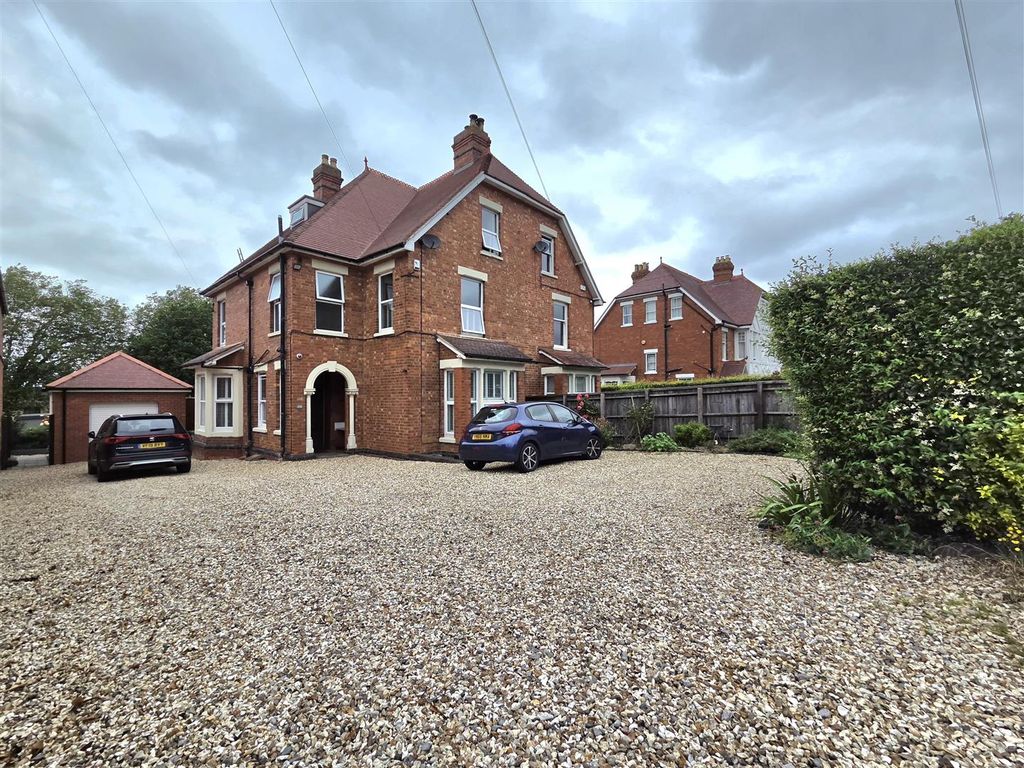 Property photo 1 of 26