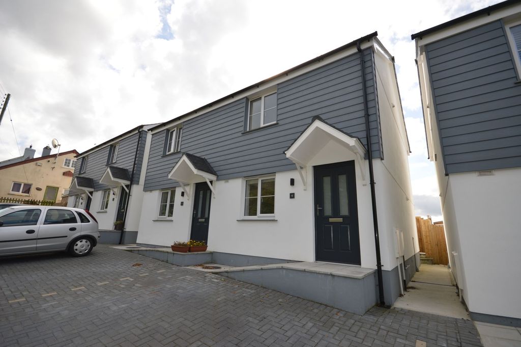 Property photo 1 of 10 External