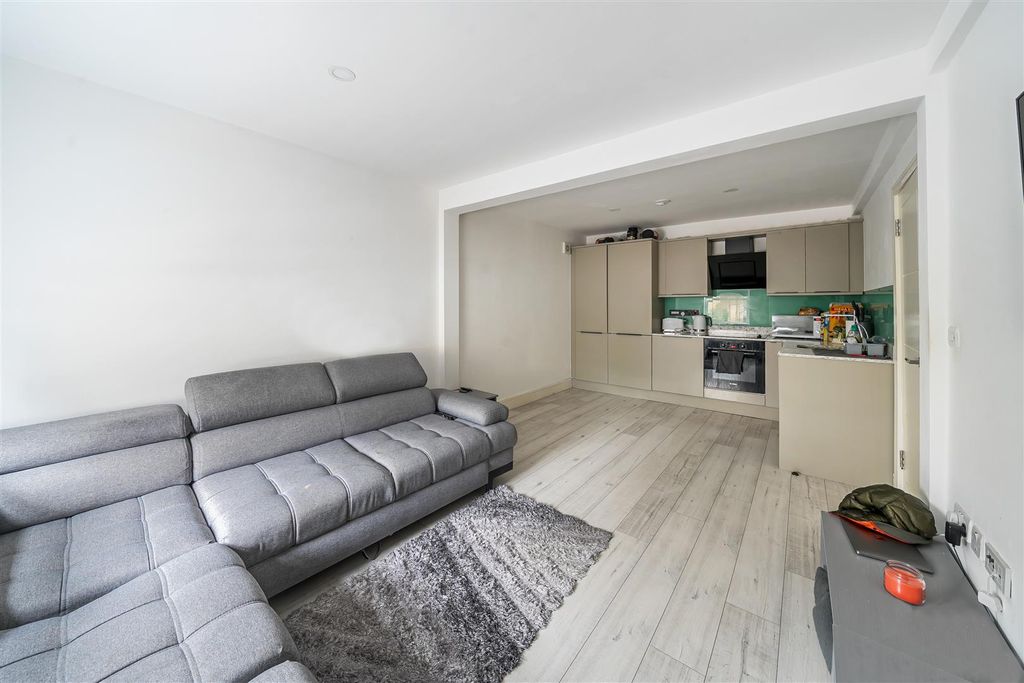 Property photo 2 of 7 1334363-2-68912F864Ac61.Jpg