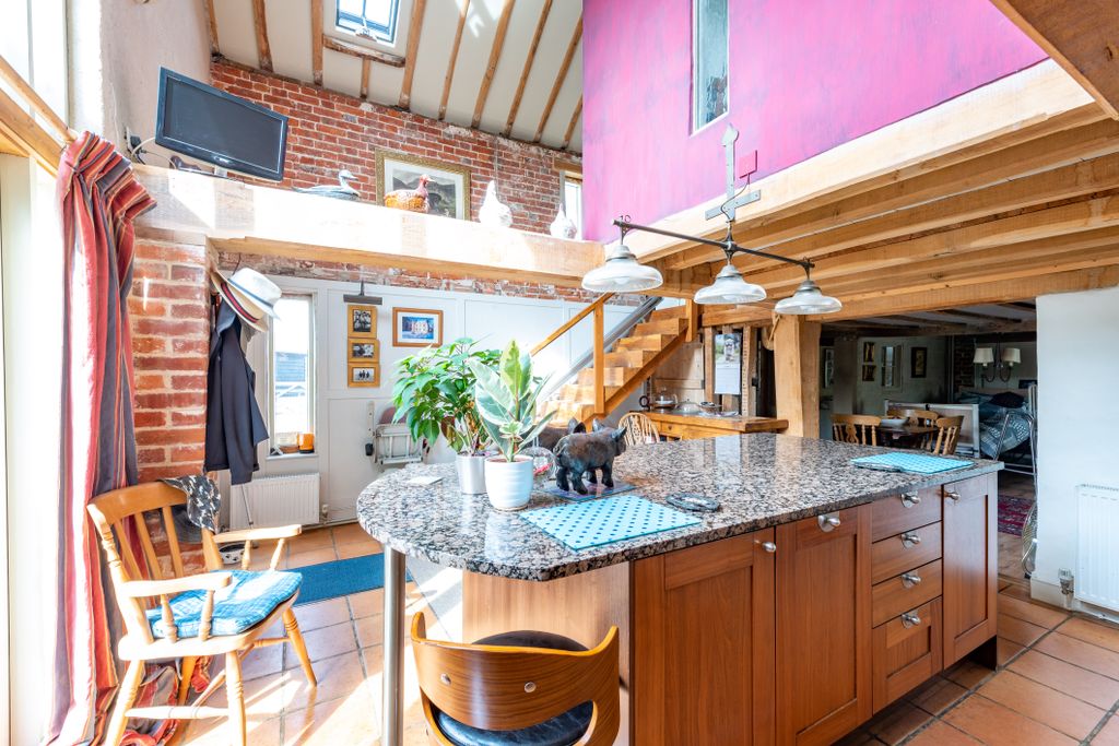 Property photo 2 of 23 Photo 06