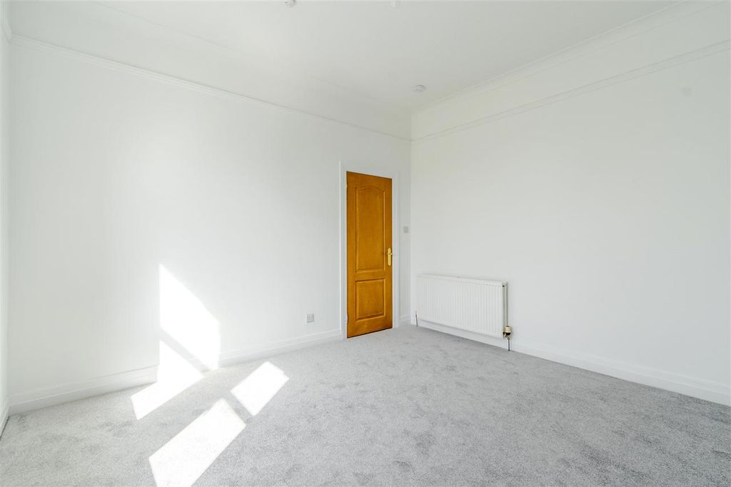 2 bed flat for saleHigh Street, Bathgate, Bathgate EH48 photo 4
