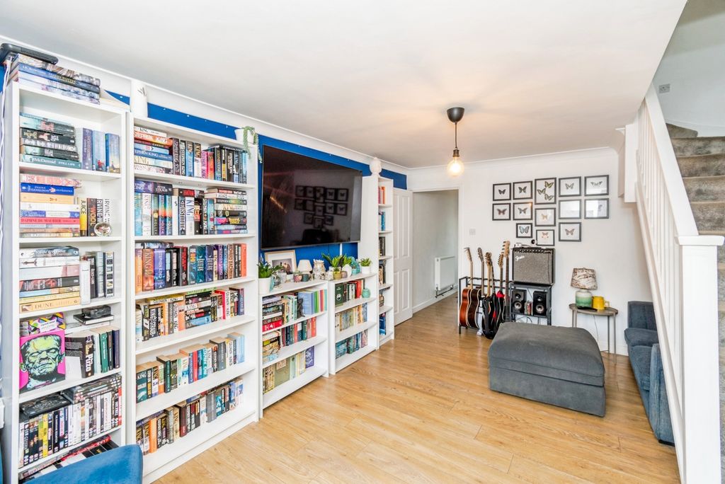Property photo 3 of 20 Pbox-Img.Jpg