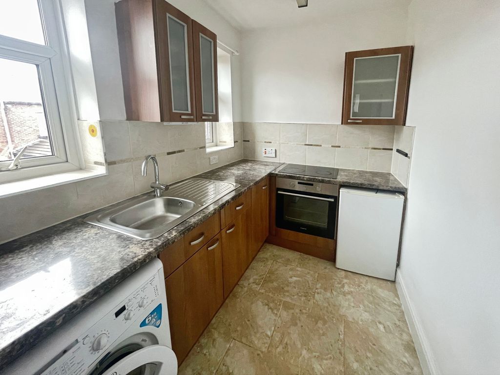 Property photo 3 of 9 Kitchen