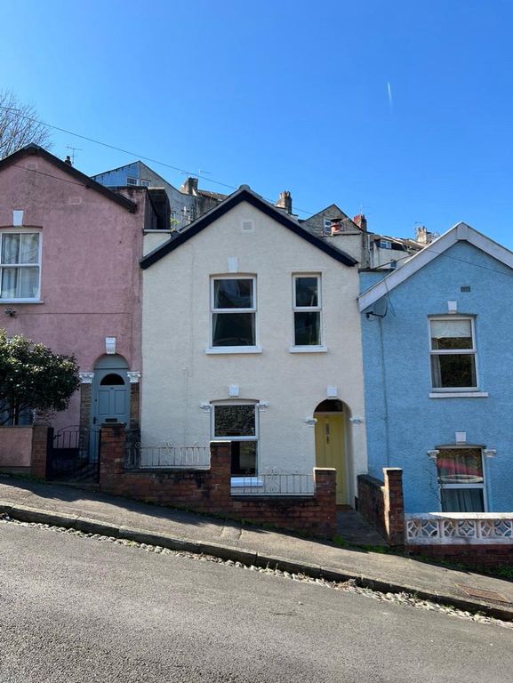 Property photo 1 of 11