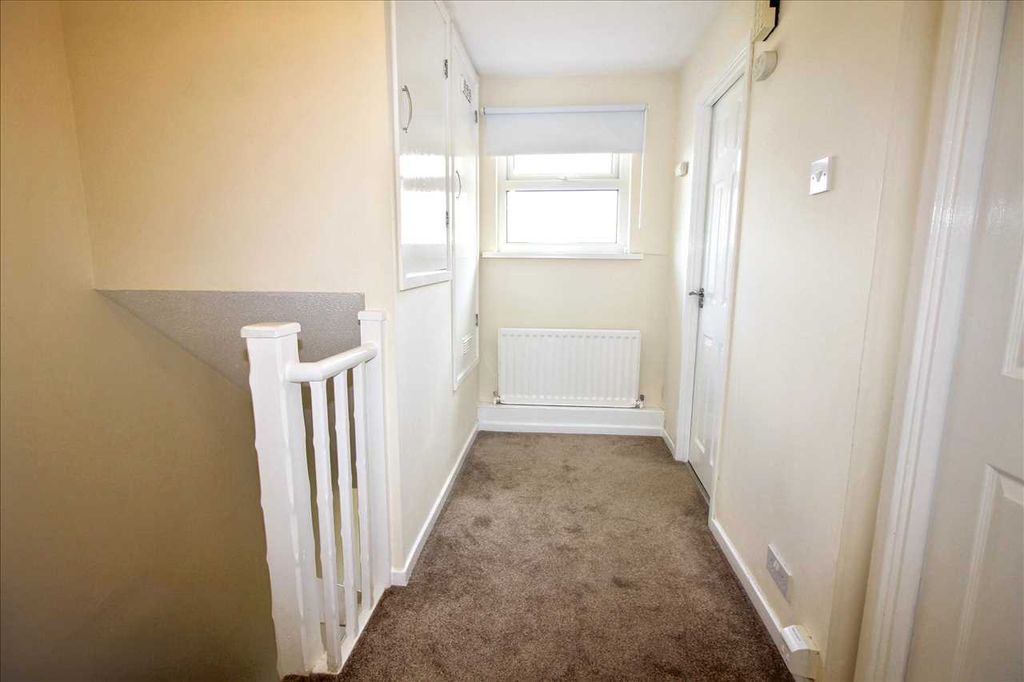 Property photo 2 of 7 Landing