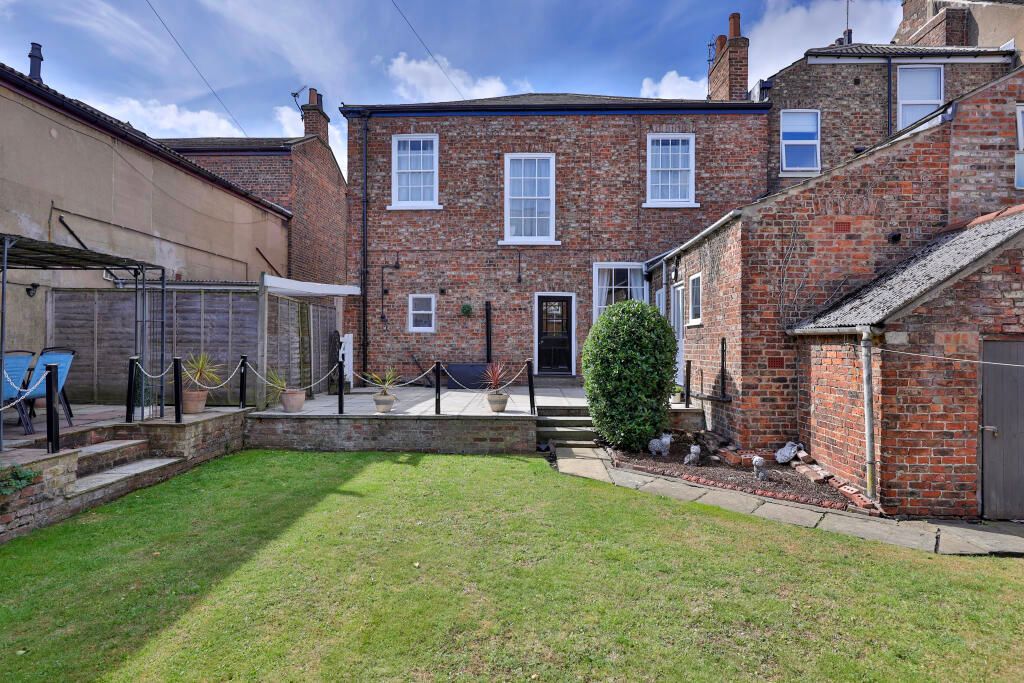 Property photo 2 of 19