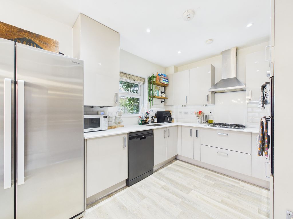 Property photo 2 of 19 Cam04018G0-Pr0483-Still009