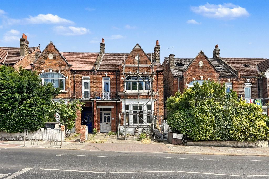 Property photo 1 of 17 217 Mitcham Lane, Streatham, London Sw16 6Ps