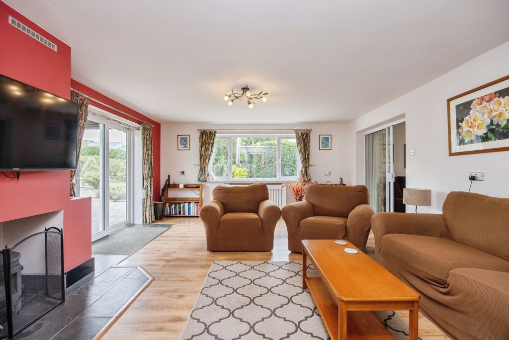 Property photo 3 of 24 Pbox-Img.Jpg