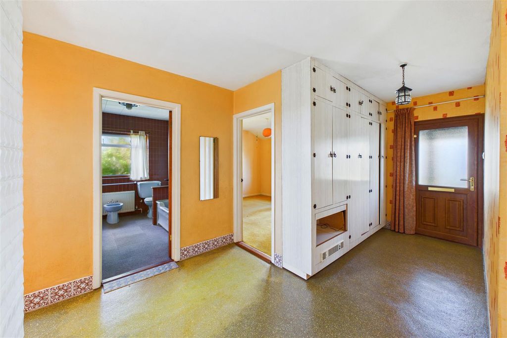 Property photo 3 of 30 Entrance Hall