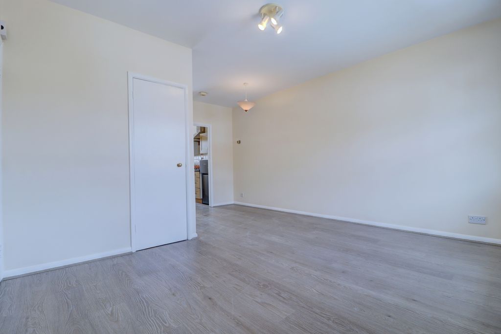 Property photo 3 of 8 Picture No. 09