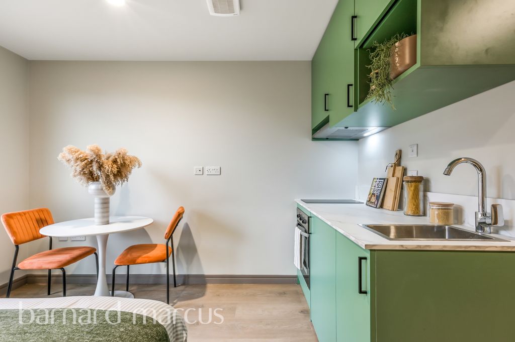 Property photo 2 of 7 Kitchen