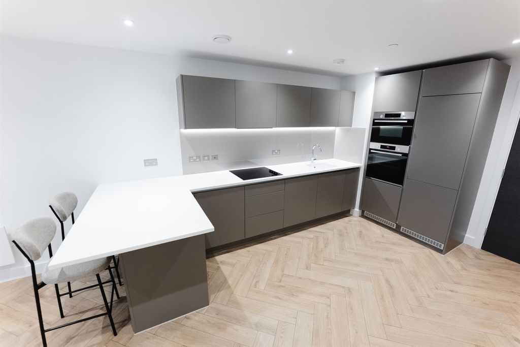 Property photo 3 of 9 (Main)