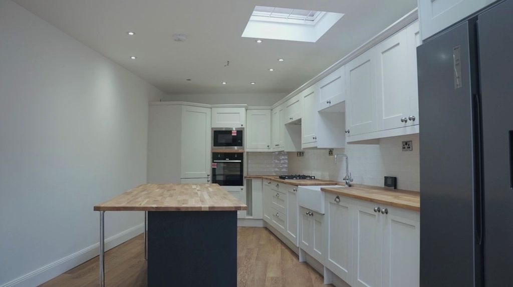 Property photo 3 of 20 Image