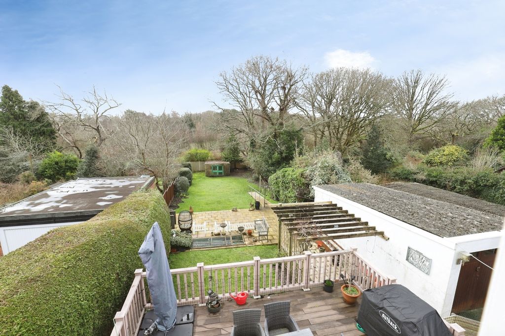 Property photo 2 of 24 Garden