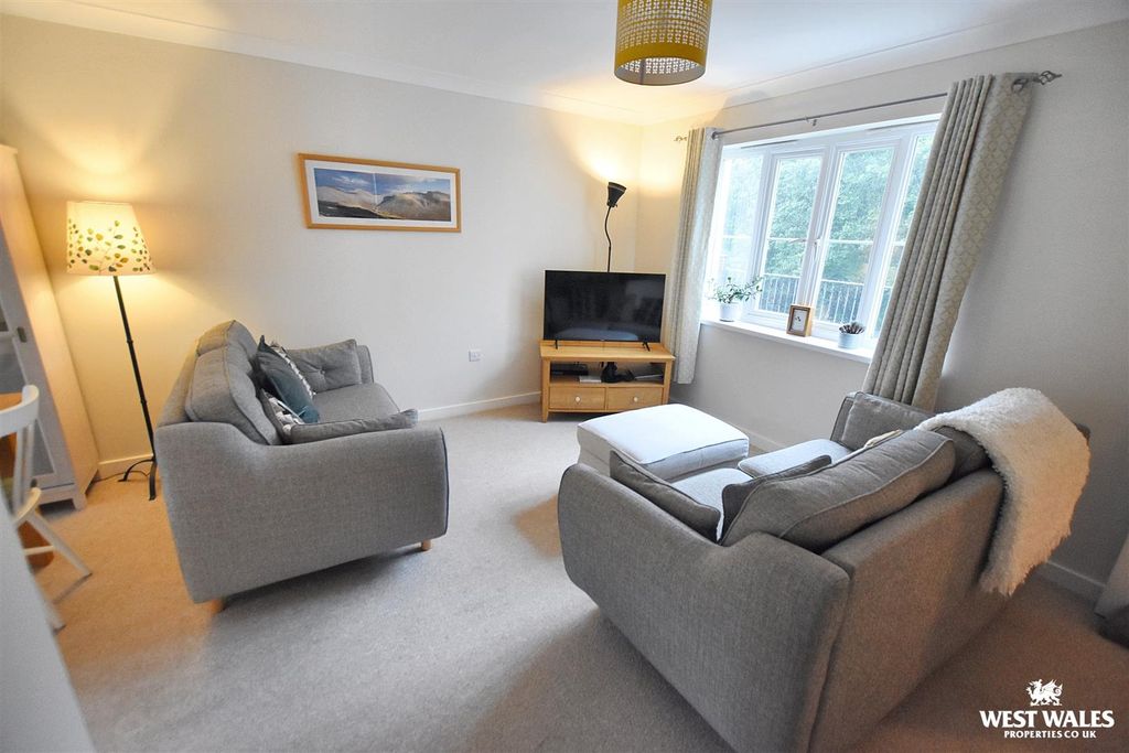 Property photo 3 of 16 4 (57).Jpg