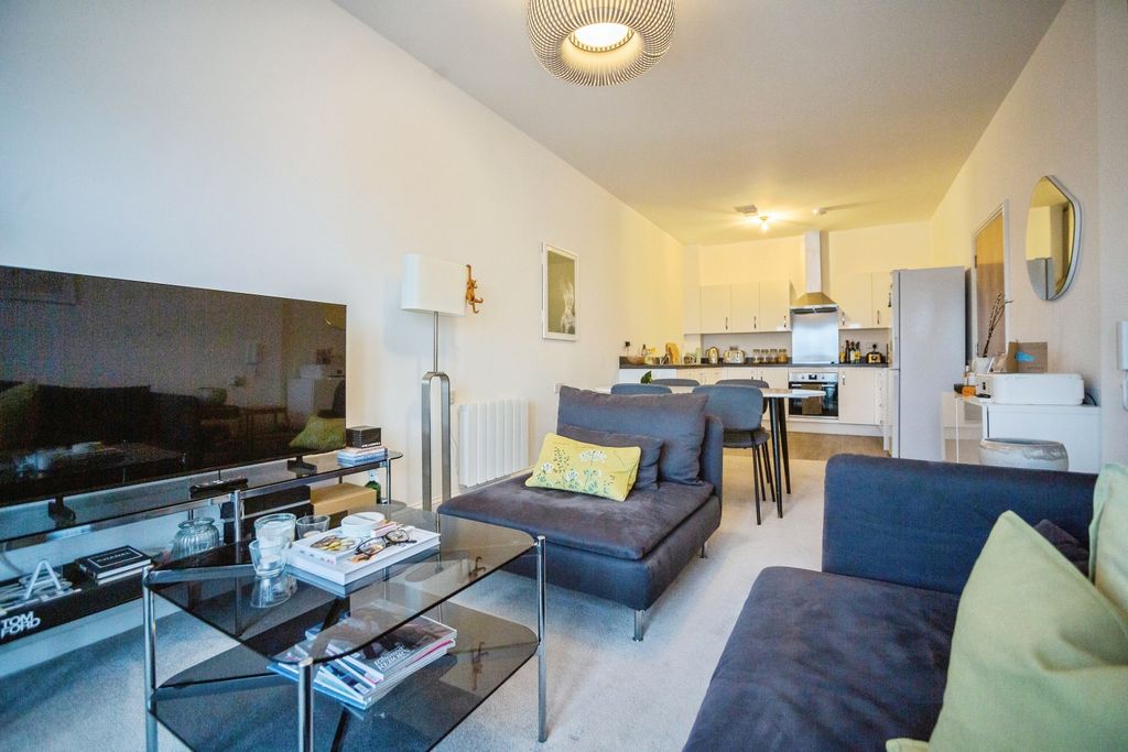 Property photo 2 of 17 Lounge