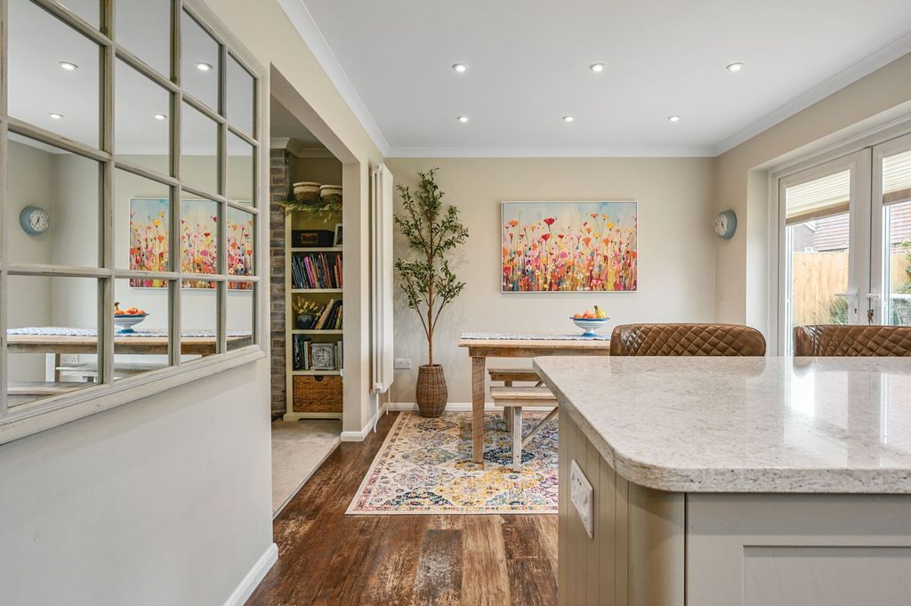 Property photo 2 of 27