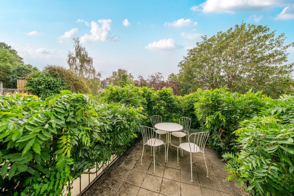 Property photo 2 of 16 Picture No. 13