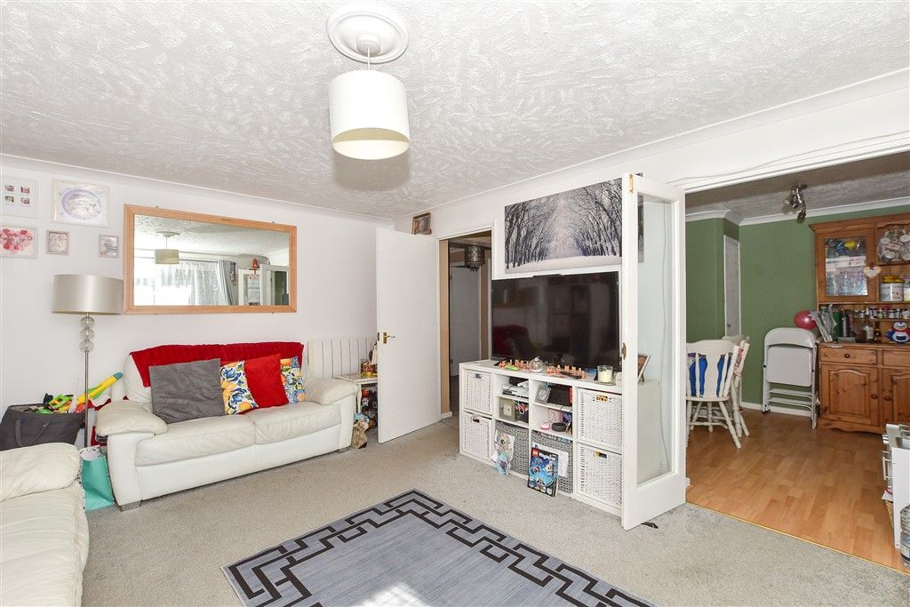 Property photo 2 of 7 Lounge