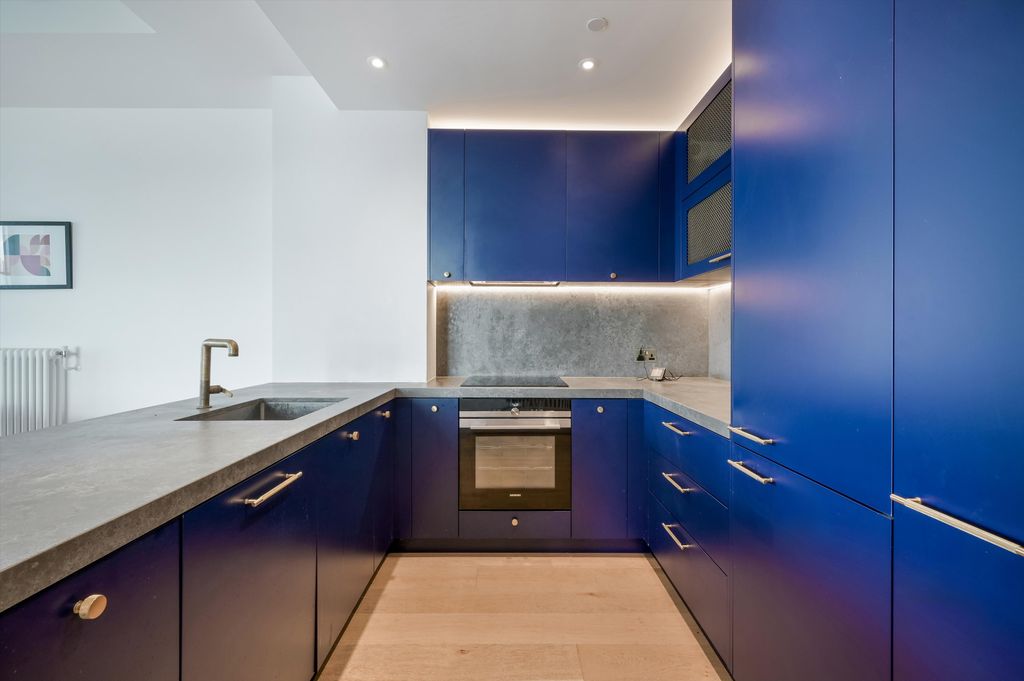 Property photo 2 of 18 Image