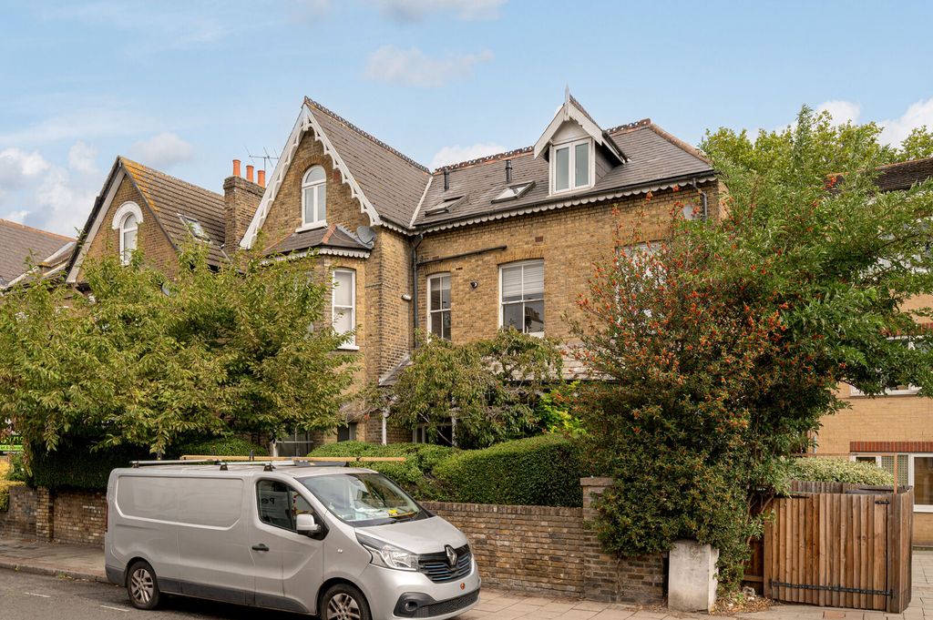 Property photo 2 of 10