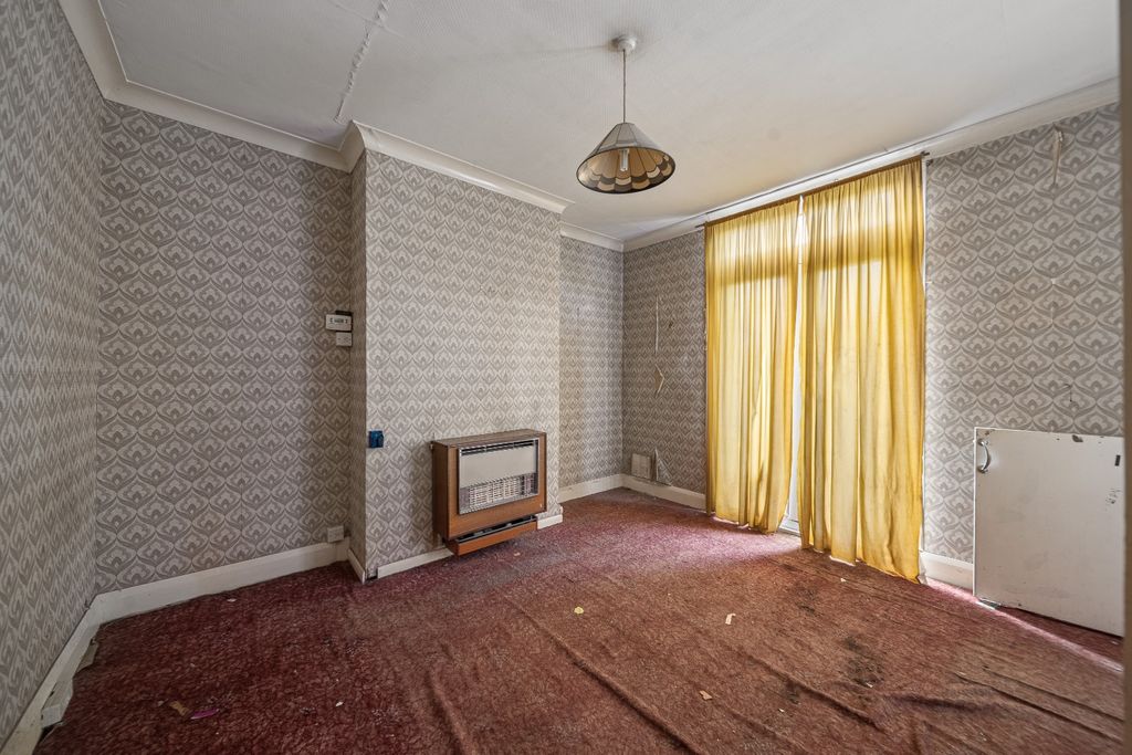Property photo 3 of 11 4837853