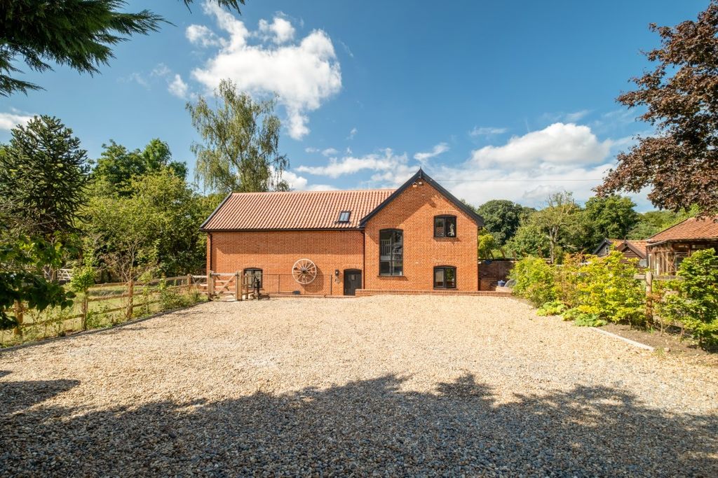 Property photo 1 of 27 Bridge Farm-3
