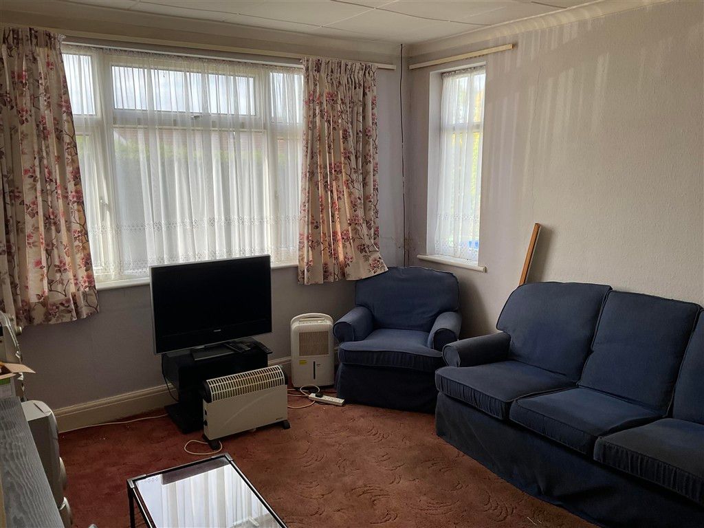 Property photo 3 of 6 Living Room