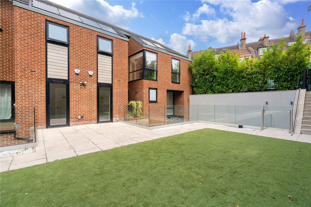 Property photo 2 of 14 Picture No. 12