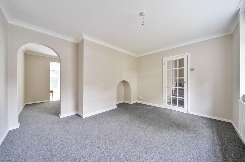 Property photo 2 of 17 1370368-2-68F17Aa...