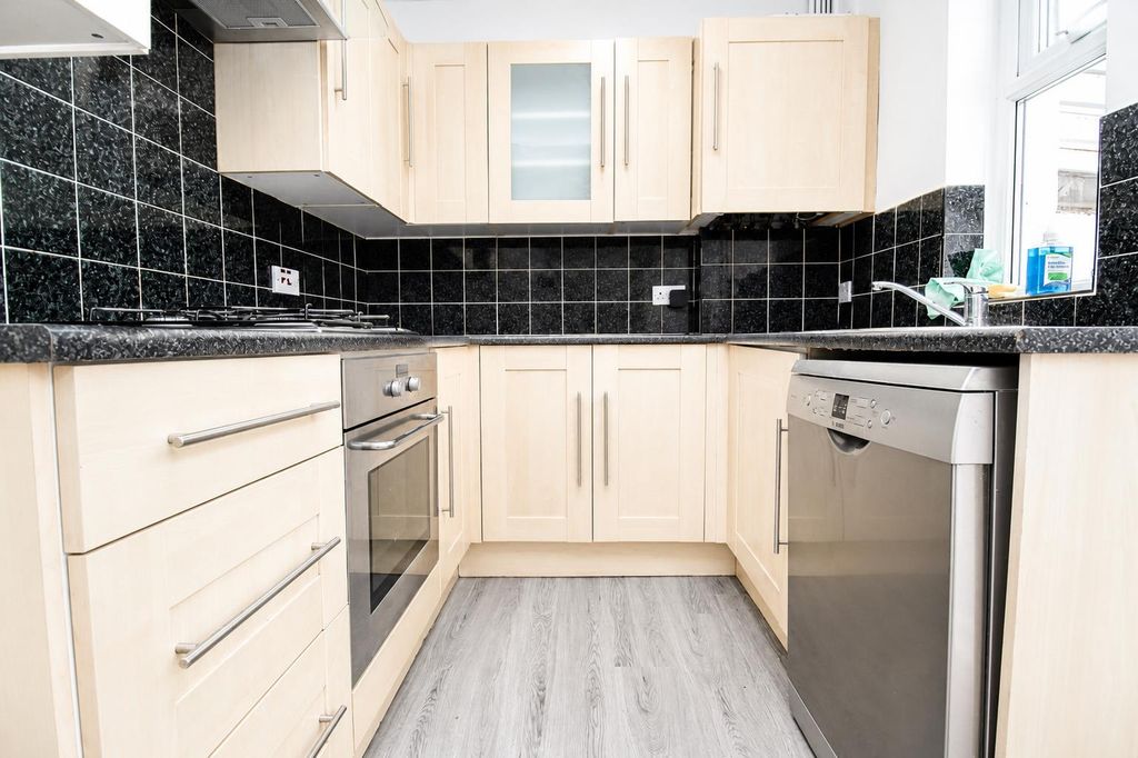 Property photo 3 of 13 Kitchen