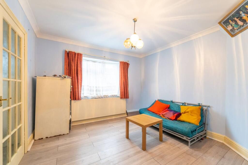 Property photo 3 of 11 Gallery