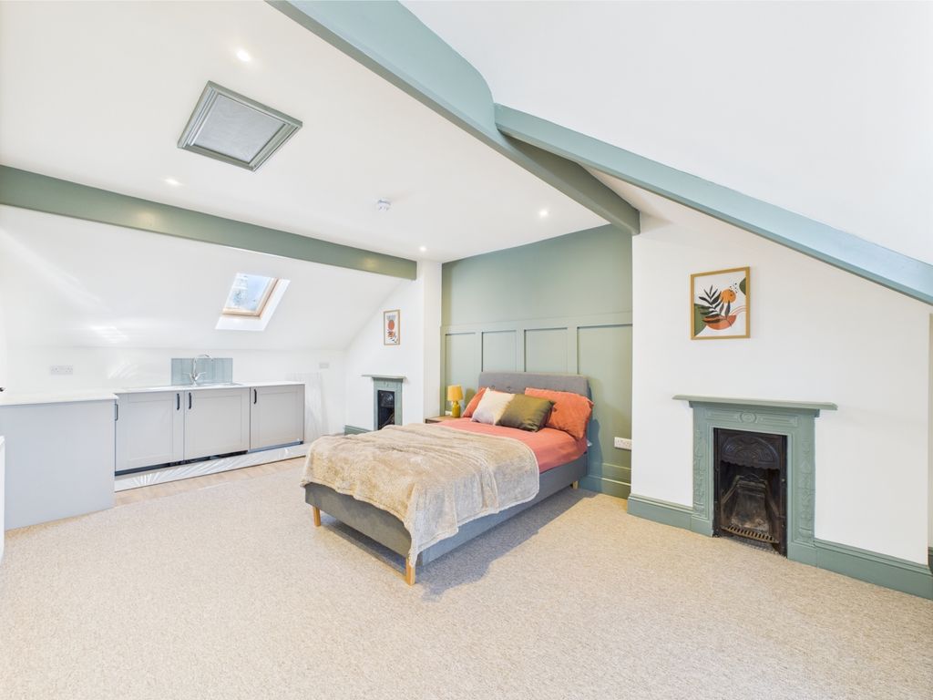 Property photo 2 of 7 Cam03062G0-Pr0160-Still017