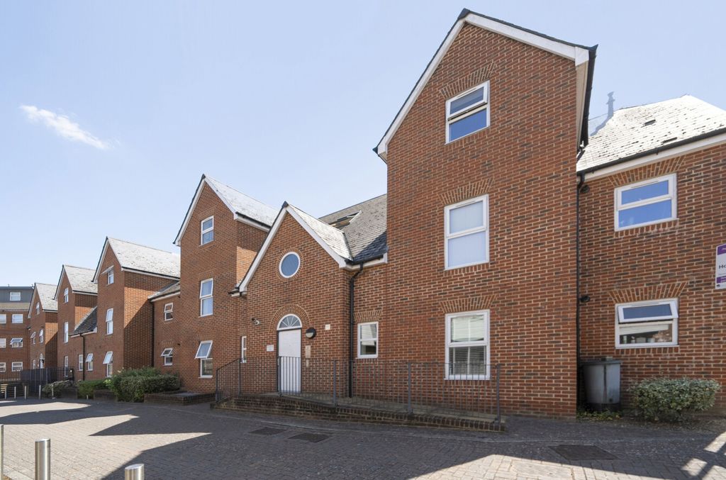 Property photo 1 of 15 20-1324598-20-687...