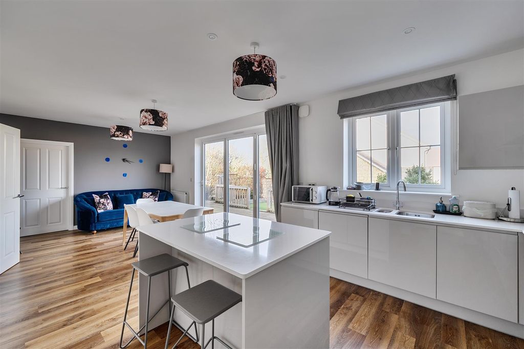 Property photo 3 of 22 Kitchen